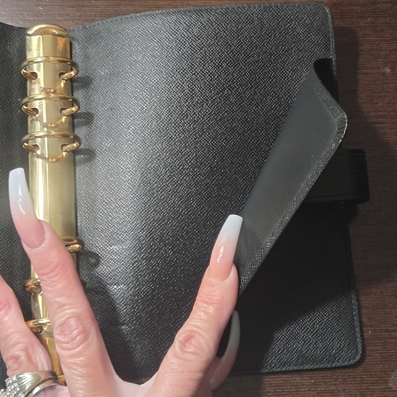 Authentic Louis Vuitton Epi Agenda MM - Picture 9 of 16